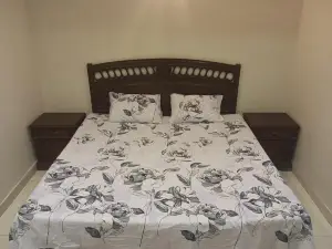 Flat Apartment 1 & 2 Bed Guest Rooms near Bahria Town Orchard Raiwind Road Lahore independent OR Shared