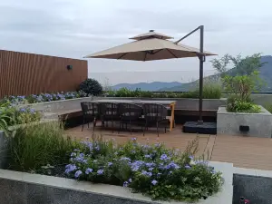 Yingying Mountain House B&B