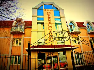 Renaissance Hotel