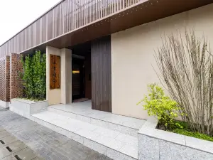 Holly Warm Castle Homestay