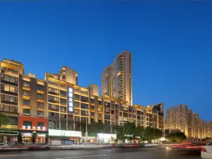 Liling Cichen Grand Hotel (Liquan Road Jiuhong Century Plaza)