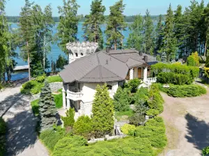Pinecrest Villa - Castle Style Living on Seaside