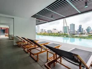 Luxury Metropole Riverside Apartment