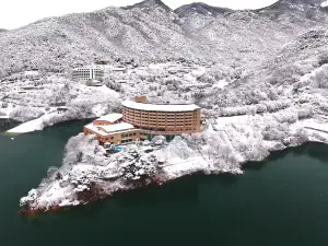 Cheongpung Resort Lake Hotel