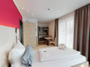 โรงแรมท็อป เอ็มเบรซ อัลกอย อาร์ต เคมป์เทน