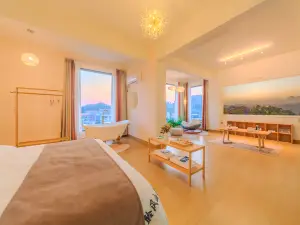 Danxia Mountain Lingfeng Mountain Residence Inn