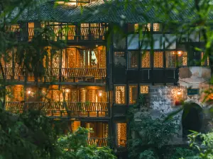 Dashundian Hanging House Hostel