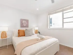 Inviting Rooms in Eastwood with Cafés, Shops & Station Nearby