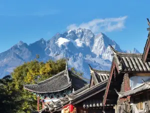 Golden Dragon's Mountain Glow Inn