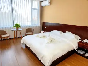 윤 호텔 (무핑 베이관 거리)