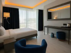 Loft Airport Hotel's