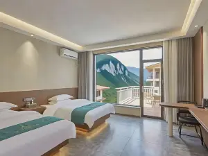 Huashan·Songmeng Fulan Mountain·Yishan Xiaozhu Meisu (Huashan Scenic Area Tourist Center Branch)