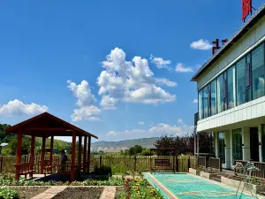 Nilka Yuanlin Station Homestay