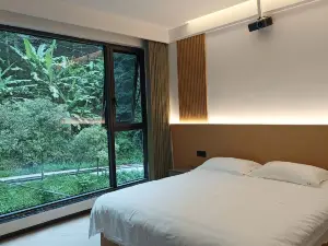 蓥华银庭山庄