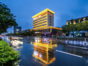 Jinyi  Hotel (Baotou East Railway Station )