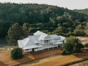 Ampersand Estates: The Homestead