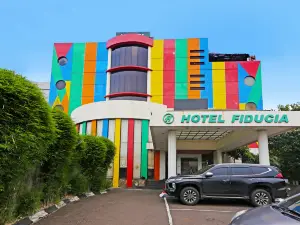 Super OYO Townhouse Oak Hotel Fiducia Serpong