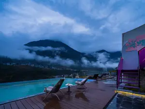 Hailuogou Luanxi Hidden Mountain Snow Mountain Scenic Hot Spring Resort Hote