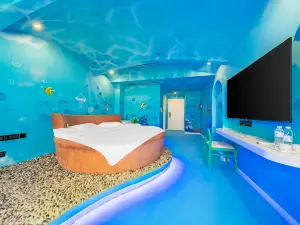 Jiuduo Theme Hotel (Xinyang Railway Station Tianrun Plaza)