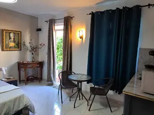 R Garden studio 1