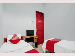 OYO 92199 Wisma Cendana Syariah Near Pasar Flamboyan