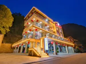 이뤼 양광 홈스테이（이창 싼샤런자 관광단지）