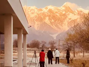 Suosong Yinshi Shanju Hotel