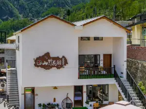 Yujian Yuanshan Villa Wild Garden Hot Springs Homestay (Hailuogou Glacier Forest Park)