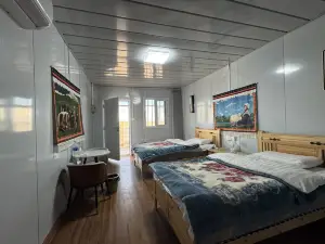 Gaxiong Tourist Service Center Hotel