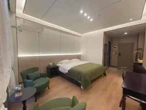 Yajiang Little Bear Design Hotel (318 National Highway Store)