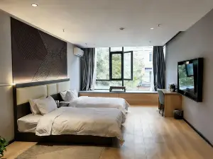 IU Hotel (Liulin 18 Meters Street)