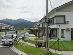 Tunjung Malim Homestay (proton city )