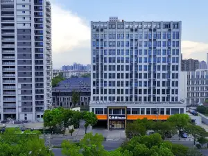 Baolige Hotel (Pinghu Clothing City)