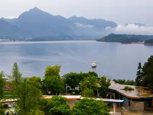 Yiweihang Vacation Homestay