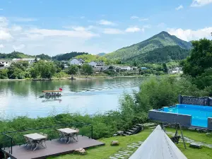 Taohuatan River View Pool Yulongtanpan Inn
