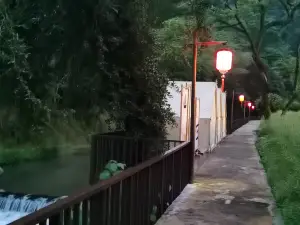 LKQ