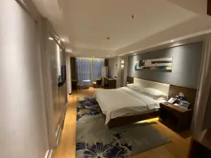 Home Inn Huaxuan Collection Hotel (Zhumadian High-speed Railway Station)