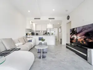 Central 4BR Duplex Apt with Terrace in Ultimo