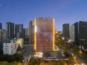 Licheng Hotel (Zhumadian Municipal Government Hualong International Branch)