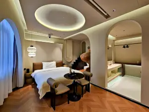 Baogui Begrace Xingkongchuangyi Hotel (Panyuwanbozhanglong Branch)