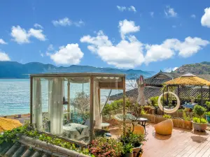 Lugu Lake Cloud - Sea Stacked Courtyard