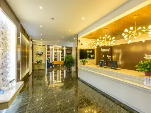 Kelan Kington Hotel