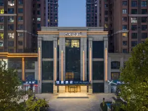 Yueju Hotel (Xinyang High-speed Railway East Station Daxin Plaza)