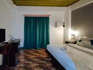 RedDoorz @ LQJ Hotel Old Buswang Kalibo