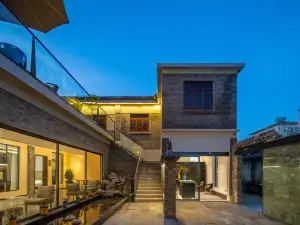 Overlooking the sea, the mansion's courtyard