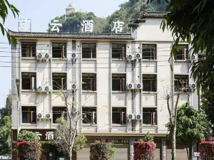 Lingyun Hotel (Nansanzhen Riverside Park)