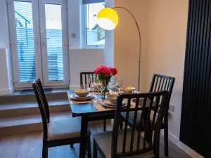 Sunbeam House Apartment 1