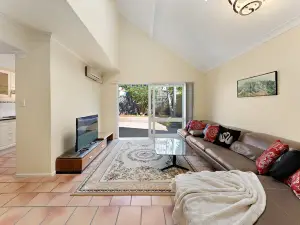 North Shore Spacious 2BR Home in Cremorne - Holiday Home