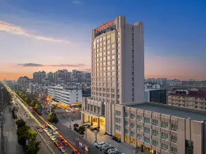 Phoenix Court Hotel (Jingzhou Ancient City Changjiang University)