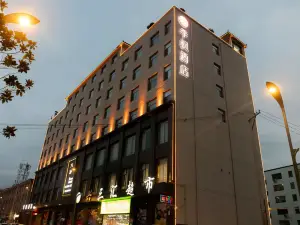 Jifeng Hotel (Longnan Cheng County Airport Normal College)